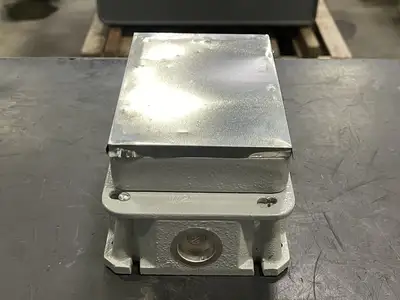 NEW HUBBELL 6269