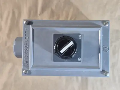 NEW ALLEN-BRADLEY 800H-R2HA4RL