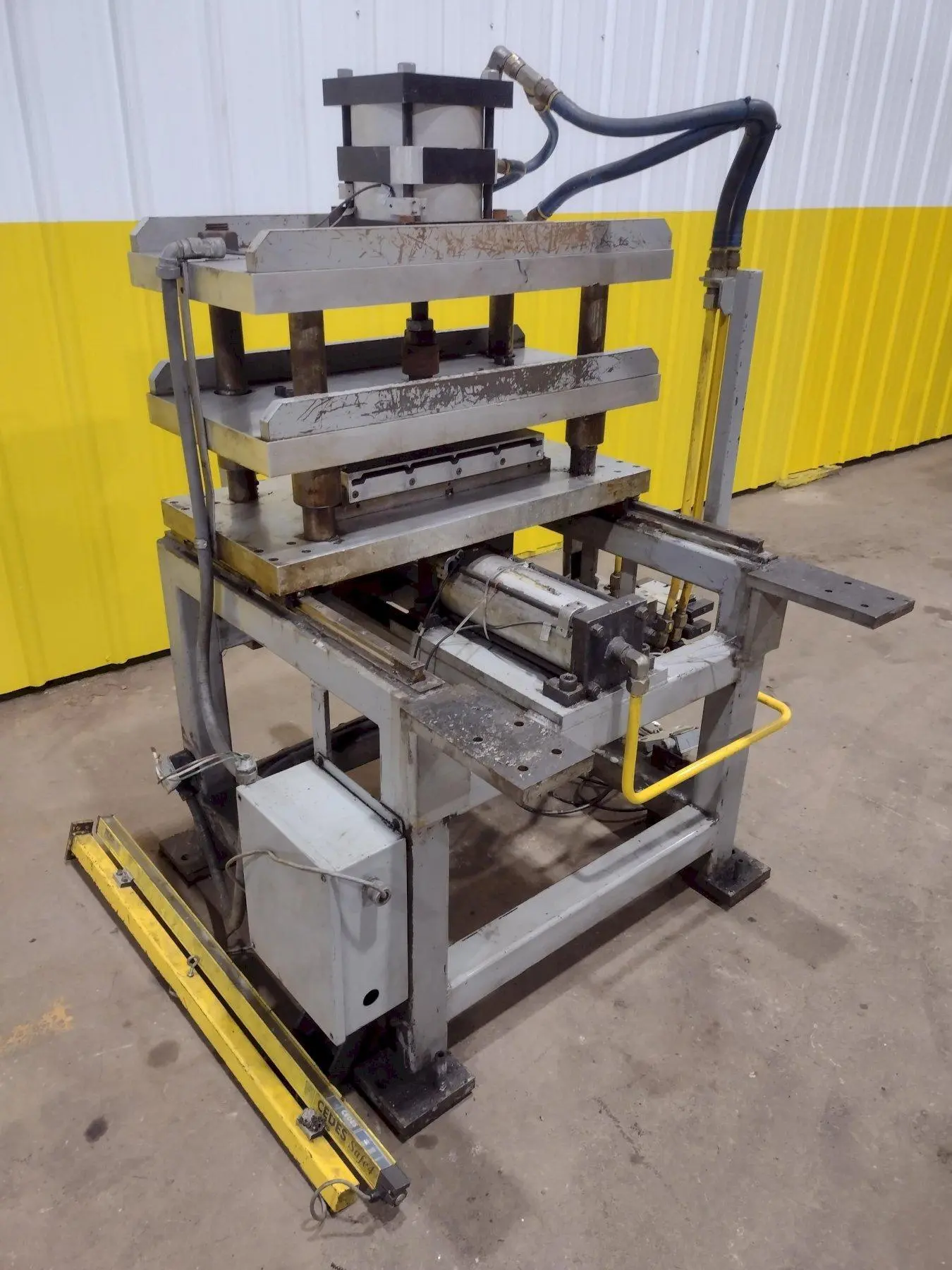 22" PNEUMATIC CUTOFF SHEAR & PRESS WITH ACCELORATOR: STOCK #19539