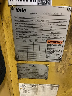 YALE NDR030ACNL36TE110 Electric Narrow-Aisle Reach Forklift w/ Charger 2000 Hr.