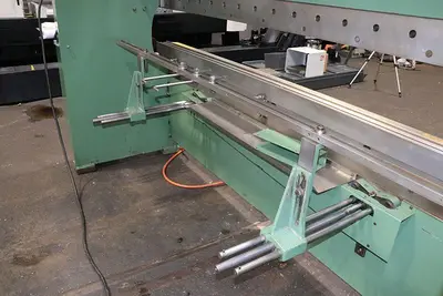 90 TON X 10' CINCINNATI HYDRAULIC PRESS BRAKE MODEL 90CBX8