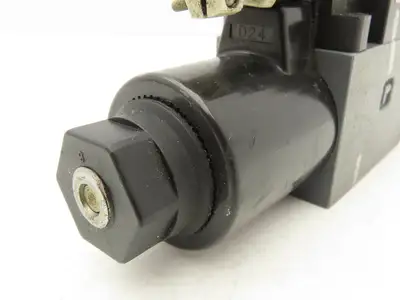 Tokyo Tokimec DG4V-3-2A-M-P7-H-7-56 Directional Control Solenoid Valve 24VDC