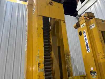 (4) 20 TON (160,000 LBS TOTAL) RAILWAY / NEUERO HEAVY DUTY MOBILE VERTICAL LIFT JACKS: YOBRO #23870