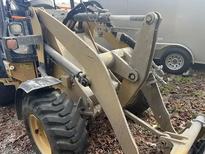 USED 2022 CAT 903D