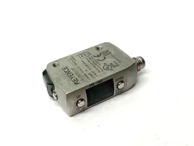 USED KEYENCE SELF-CONTAINED CMOS DISTANCE BASED LASER SENSOR, 3-PIN 250MM