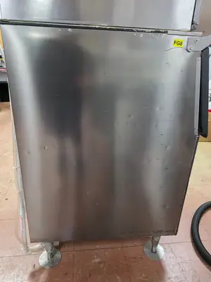 Used Hoshizaki Used Hoshizaki B-300PF 22" Ice Machine Storage Bin 300 lb - FG8 Restaurant Storage Containers Illinois US | Falcon Restaurant Supply #1373781