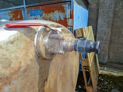 2200L S/S Vertical Enc  Tank