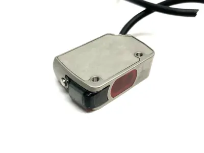 USED KEYENCE SELF-CONTAINED CMOS LASER DISTANCE BASED SENSOR