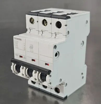 Siemens 5SY63 MCB D32 3-Pole Circuit Breaker. 4C-20