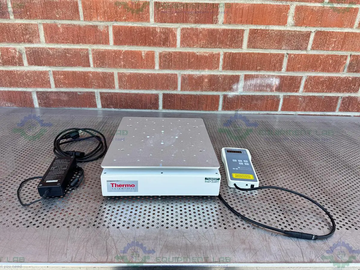 Used THERMO MAXQ 2000 BENCHTOP CO2 RESISTANT SHAKER 88881101 W/ THERMO CONTROLLER Shakers California US | Equipment Lab #1302397