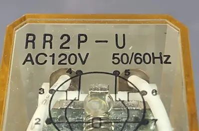 Idec RR2P-U + SR2P-06 Plug In Relay W/ Socket Loc4E44