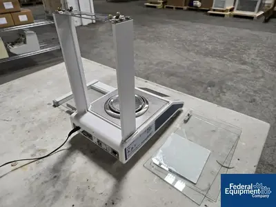 USED Mettler Toledo Mettler Toledo Laboratory Balance, Model ML 104T/00