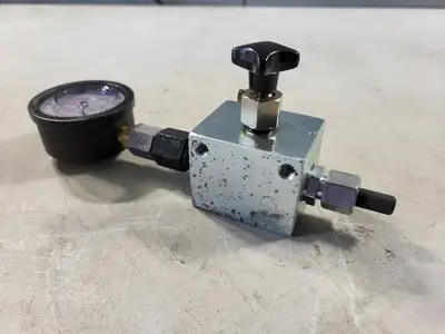 0-3700 PSI Gauge with Metering Block