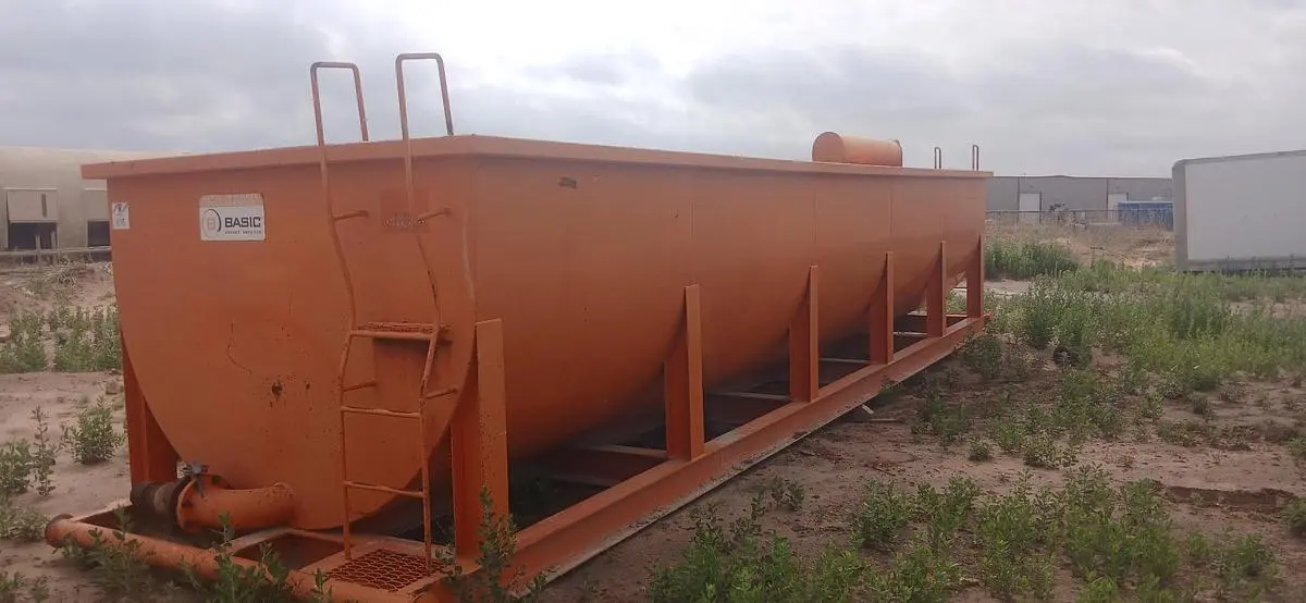 USED ROUND BOTTOM OPEN TOP 250 BBL FRAC TANK WITH GAS BUSTER