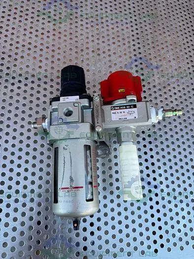 Used SMC AW40-N04-Z FILTER REGULATOR 7-125 PSI W/ SMC VHS40-N04-RZ PRESSURE VALVE Regulators California US | Equipment Lab #485794