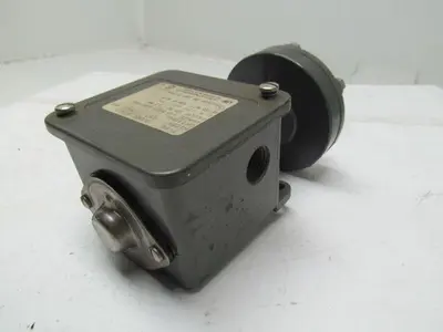 United Electronic Controls H105K-457 Differential Pressure switch 15A 480VAC