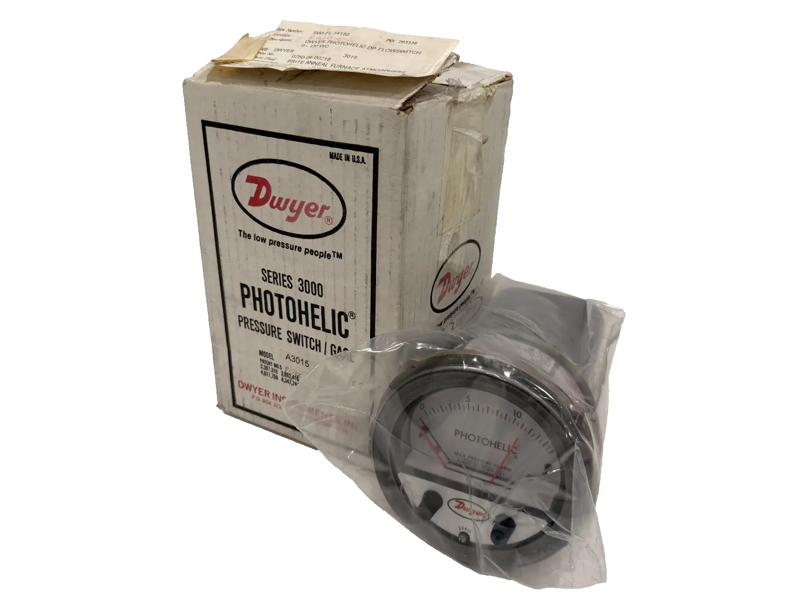 NEW DWYER A3015 PHOTOHELIC PRESSURE GAUGE SWITCH