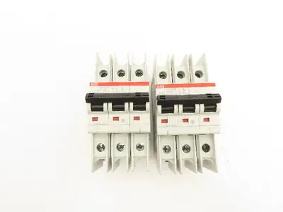 ABB E212323 Circuit Breaker 3 Pole 4A Lot of 2