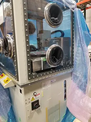 LANTEC GLOVEBOX WITH ASYMTEK FLUID DISPENSE SYSTEM DUAL HEAD