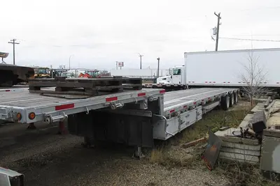 Used 2017 LODE KING 53 FT STEP DECK RECOVERY TRAILER TRIDEM Flatbed Trailers Manitoba CA | Conquest Truck & Auto Sales #1421366