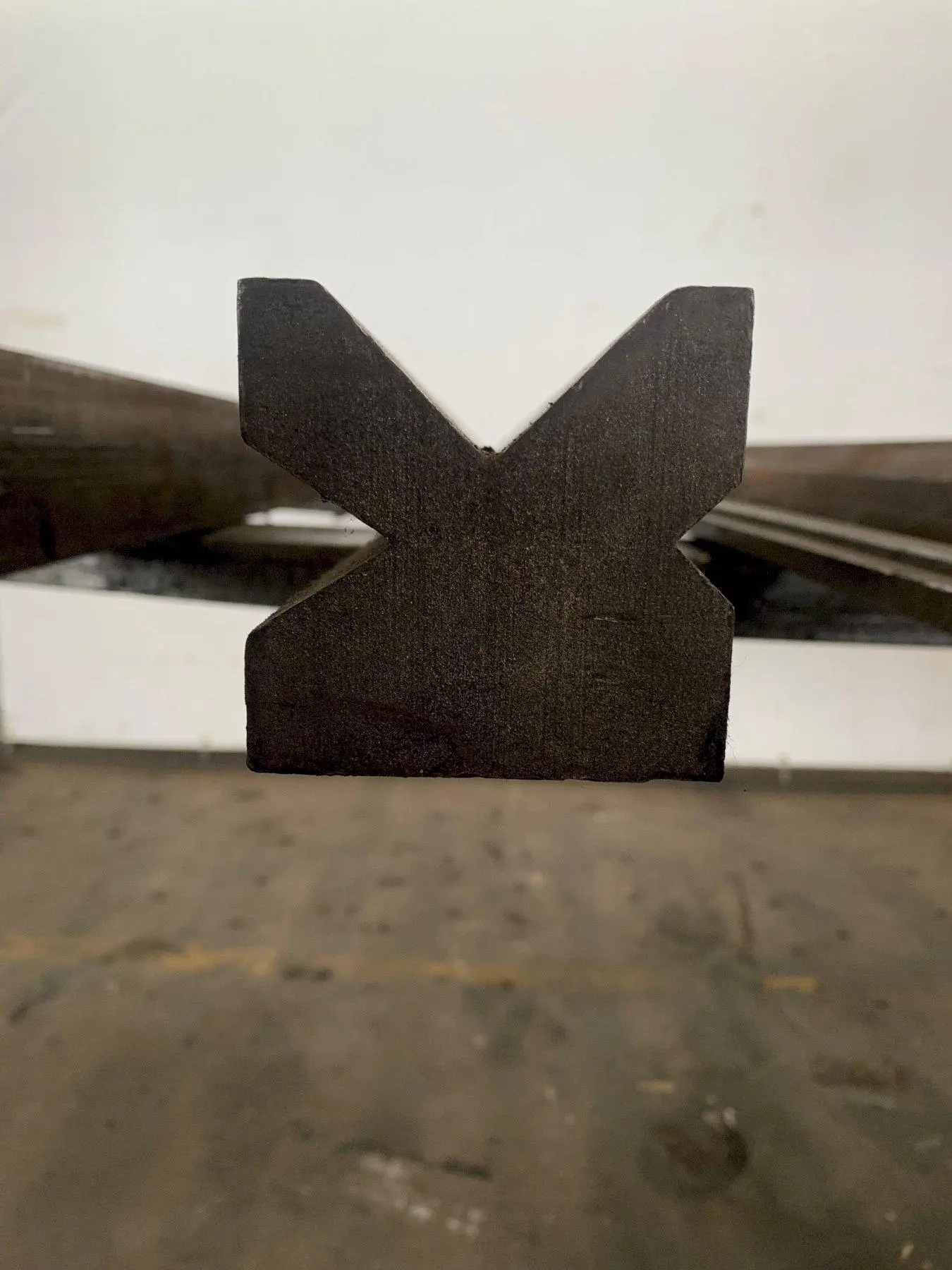 6'9"(81") 3-WAY PRESS BRAKE BOTTOM 90 DEGREE FEMALE DIE. STOCK # 0876324