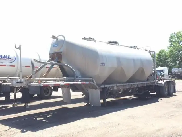 Used 2005 TRAIL KING _UNKNOWN_ Tanker Trailers Indiana US | Lakeshore Equipment Sales #1546563