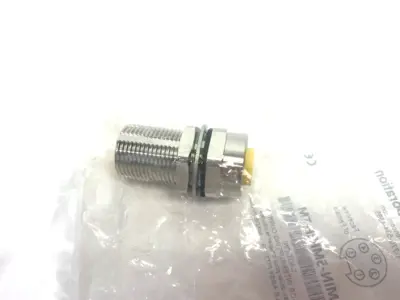 New | in-Stock Mencom Through Mount Receptacle, 5 Pole, Male/Female Straight Disconnects Michigan US | Maverick Industrial Sales #1391605