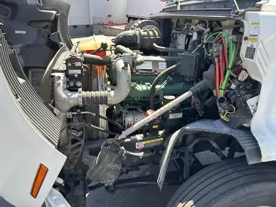 USED 2022 VOLVO VNR42T300