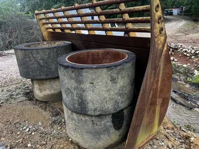 Used JOHN DEERE BUCKET AND TIRES Earth Buckets North Carolina US | Levan Equipment #1546314