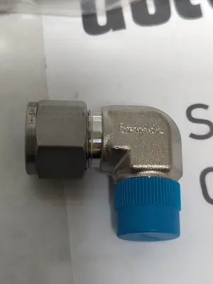 New | in-Stock SWAGELOK SS-810-2-6 Valves/Fittings Ohio US | Surplus Asset Holdings #1243297