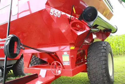 New | in-Stock 2025 E-Z TRAIL 550 Grain Carts Pennsylvania US | Zimmerman Farm Service #1409924