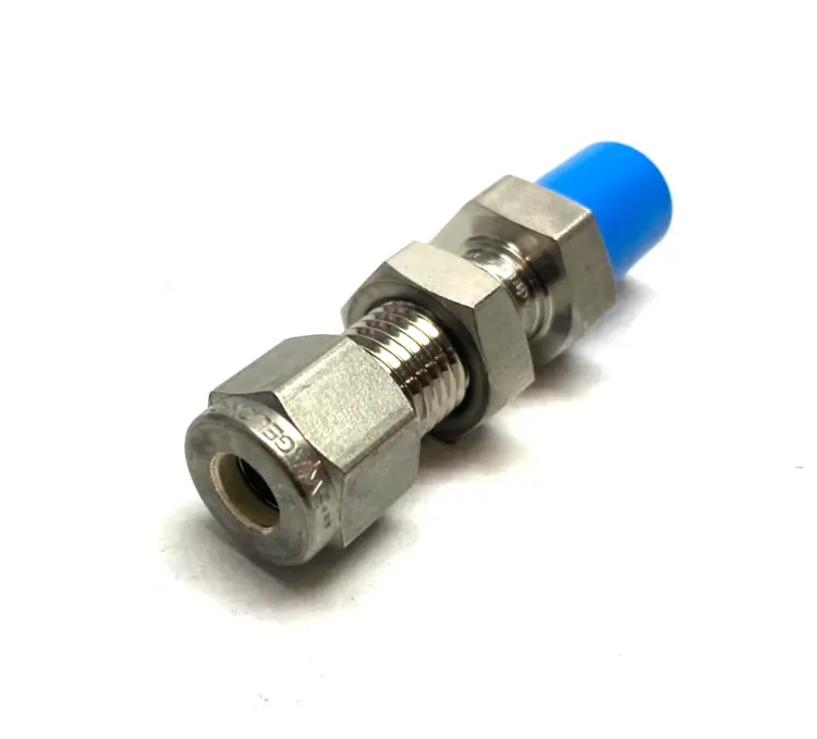 Used SWAGELOK STAINLESS STEEL BULKHEAD UNION FITTING 1/4" X 1/4" Valves/Fittings | Maverick Industrial Sales #1105670