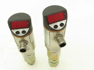 IFM Efector PN3021 Electronic Pressure Sensor Monitor 1/4" NPT 250bar Lot of 2