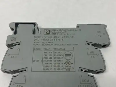 USED PHOENIX CONTACT PLUG-IN SOCKET BASE W/ RELAY