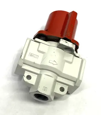 USED SMC SINGLE-ACTION LOCKOUT/RELIEF VALVE, 3-PORT, 15~150PSI, HAND OP.