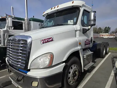 USED 2016 FREIGHTLINER CASCADIA 125