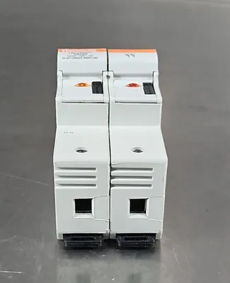 Ferraz Shawmut US 1421 UltraSafe Modular 2-Pole 750V 50A Fuse Holder. Loc4C-18