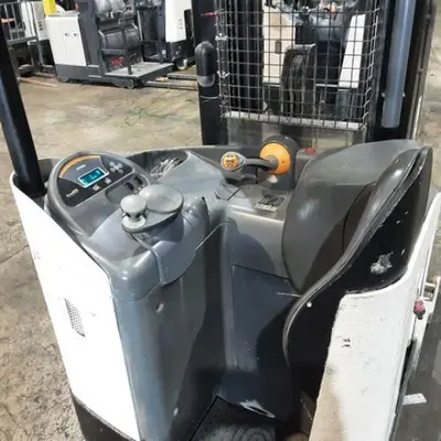 USED 2018 CROWN RR5725-45