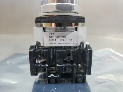 ALLEN-BRADLEY 800TC-H3126B SER. T Lock-Out Selector Switch. 4A-2