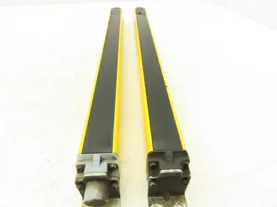 Schmersal SLC440-ER-0330-14-01 330mm Light Curtain Transmitter & Receiver Set