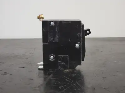 30 Amp, 1 Pole, 120/240 volts Circuit Breaker
