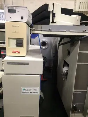 HEWLETT PACKARD 5890 SERIES II PLUS GAS CHROMATOGRAPH