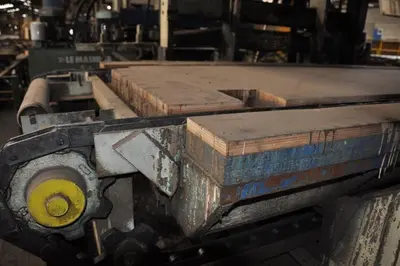 USED VALETTE PANEL PRESS 410 TON
