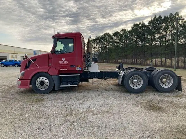 USED 2007 VOLVO VNL