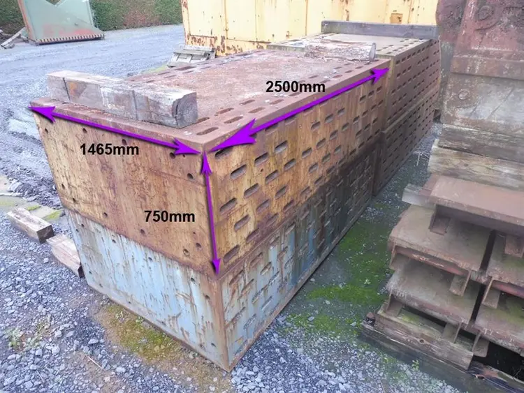 Used CLAMPING TABLE 2500 X 1465 X 750 MM Angle Plates BE | Apt International N.V #366400
