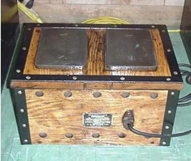 0510 Demagnetizer Model 436 MFG. By: D&W Fuse Company