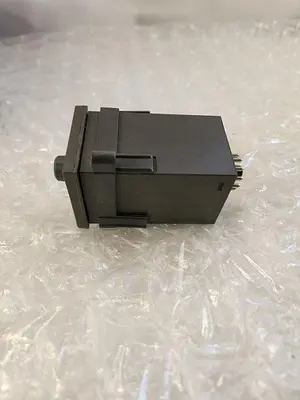 TEMPATRON TEMP CONTROLLER TC 4810-04