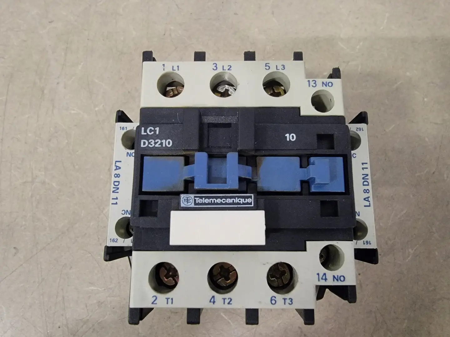 USED TELEMECANIQUE LC1-D3210