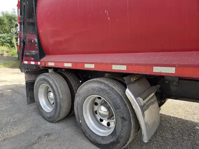 USED 2014 PETERBILT 365