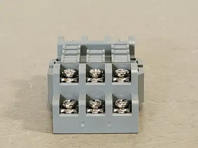 NEW SQUARE D NR82